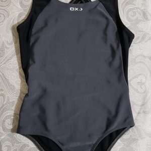 COD: 10202L – Maiô Oxer Actionwear, poliamida com elastano, cinza com preto, costas em x, tamanho M,  usado