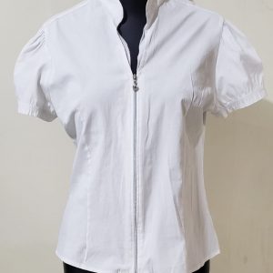 COD: 10362L – Blusinha Kap, em algodão poliéster e elastano, frente em ziper, tamanho M, usada