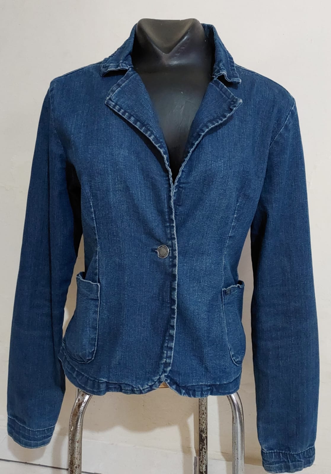 COD 10429B – Blazer Feminino em jeans, tamanho 40, marca Viva, em algodão poliéster e elastano, usado